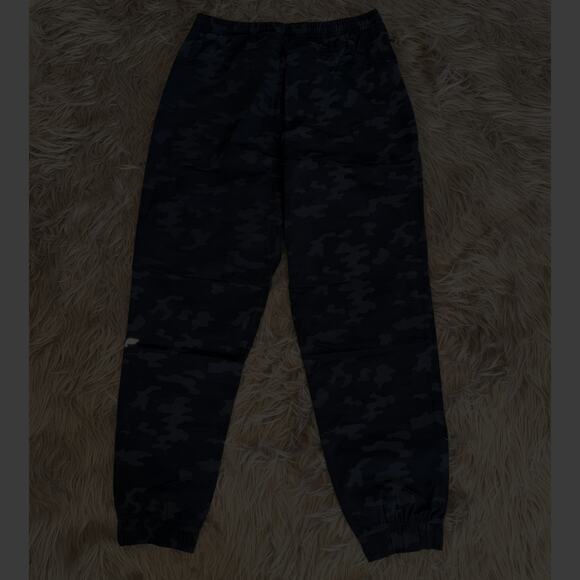 New Fabletics The One Jogger Women's Tonal Camo size M - Picture 9 of 12